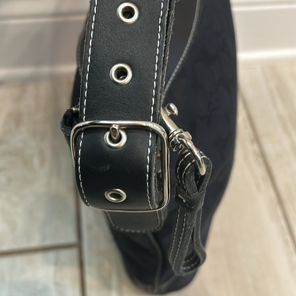 Authentic coach shoulder bag - Picture 3 of 8
